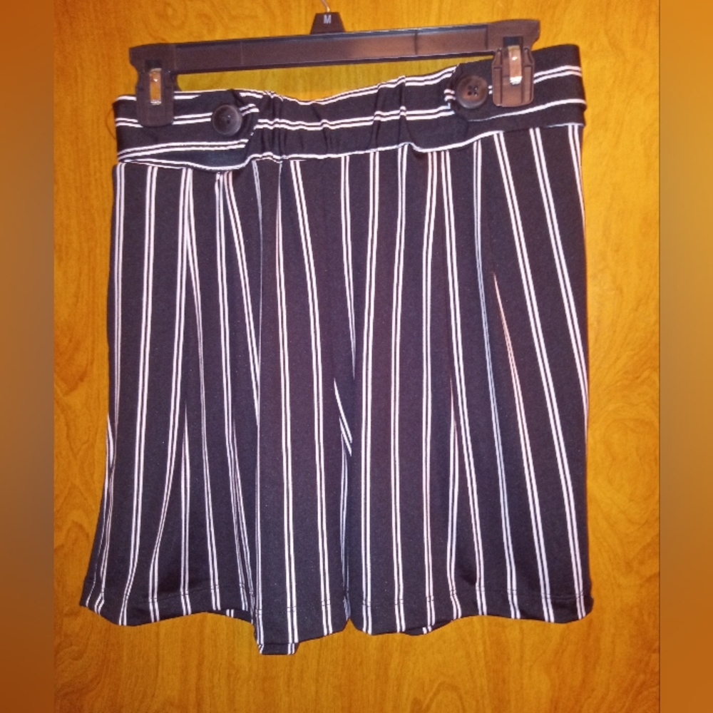 Black and white stretch shorts